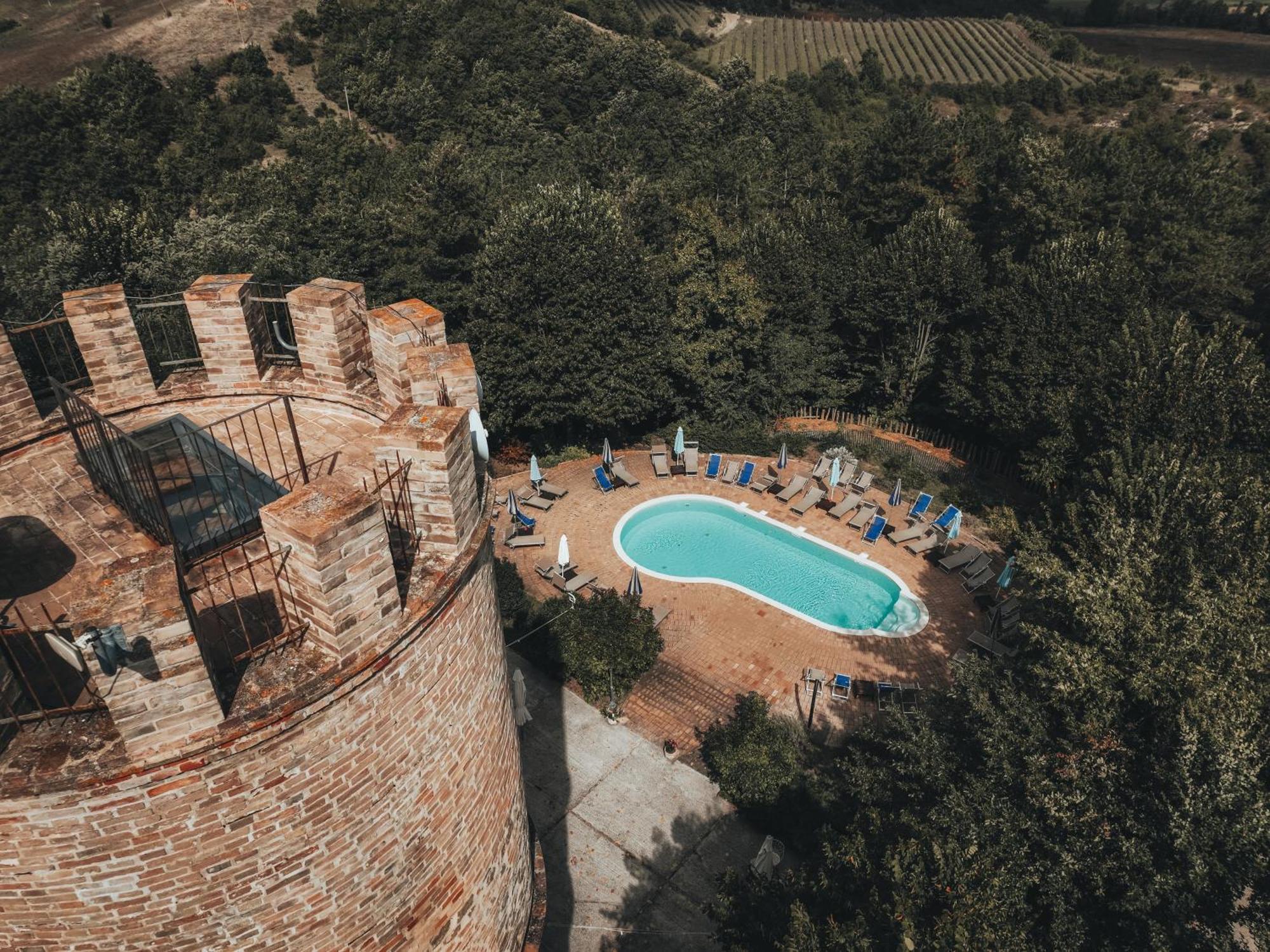 Villa Castello Di Baccaresca à Branca Extérieur photo